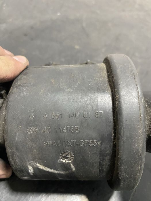 Furtun intercooler rezonator aer Mercedes Vito 2.2 CDI A6511400187