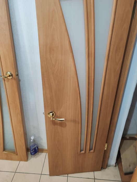 Продам двери 60см
