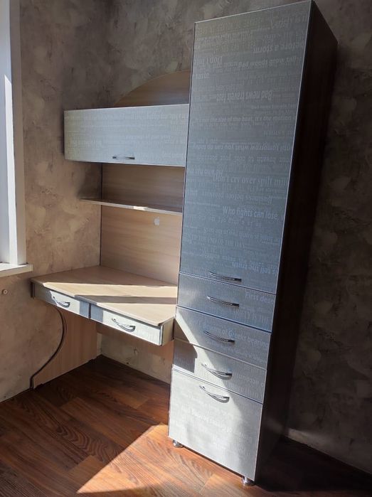 Продам шкаф ученический со столом