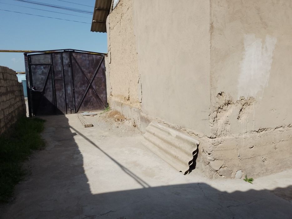 Uy sotiladi Boʼstonliq tumani