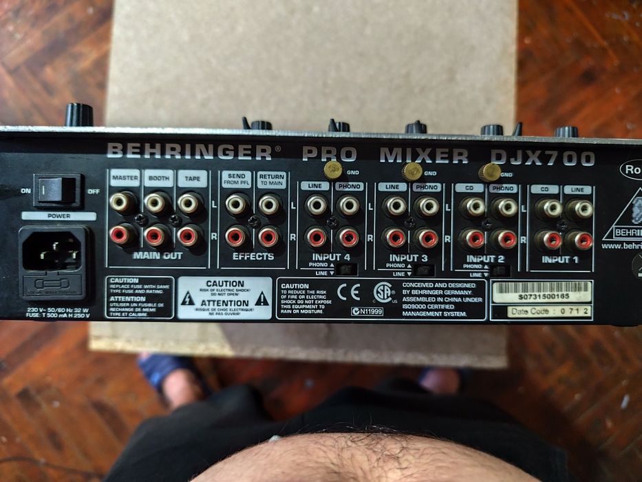 Schimb mixer Behringer DJX700 cu crossover doar in sighet