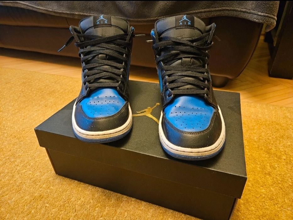 Jordan 1 mid Royal Blue