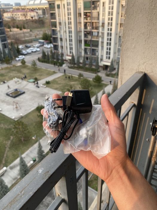 Motorolla k1 yangi naushnik zarachiklar bor