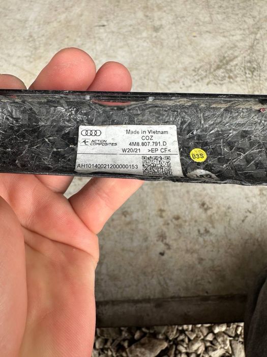 4M8807791D карбонова лайсна за audi q8/sq8