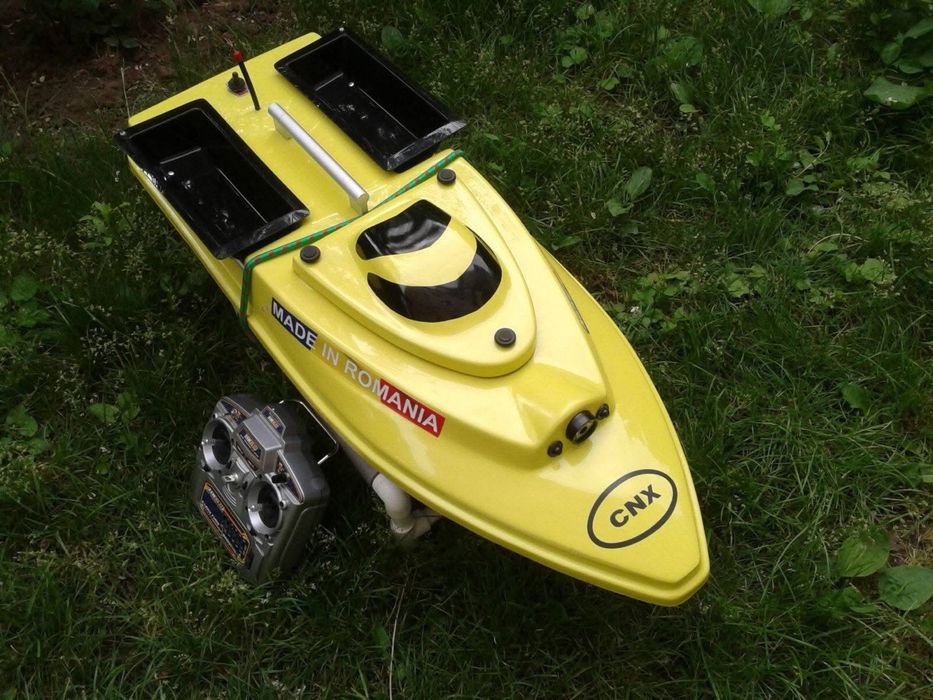 Navomodel pescuit Carp Range 4 RC – 2 cuve – Impecabil!