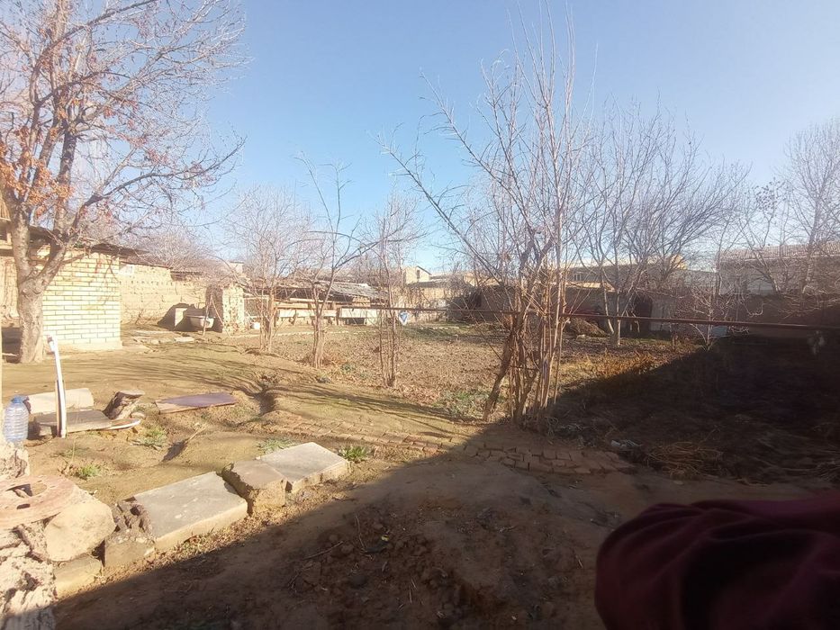 Uchastka 5 sotk quruq yer