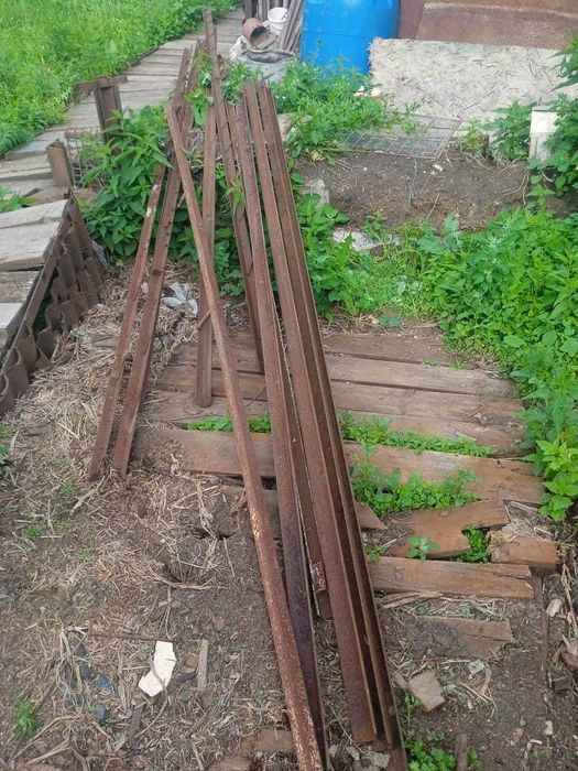 продам металлические уголки б\у