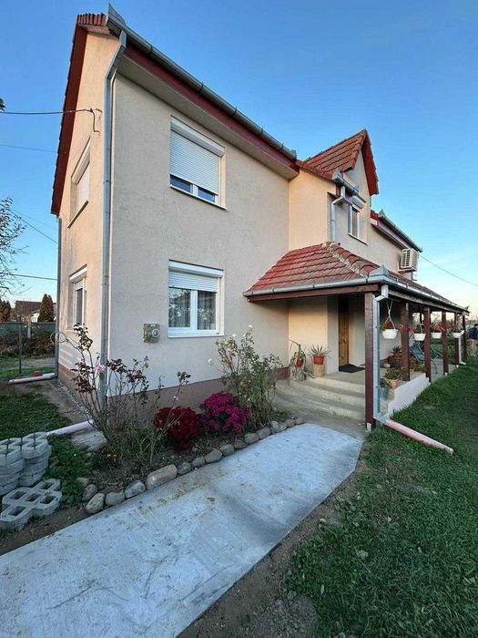 Casa de vanzare cu teren 20 ari in Decebal