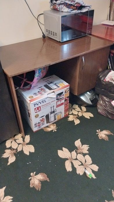 Стол для компьютера и дома