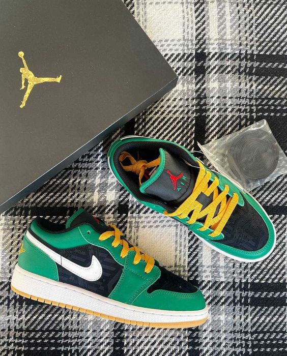 Кроссовки: Nike Air Jordan 1 Low SE Green Christmas