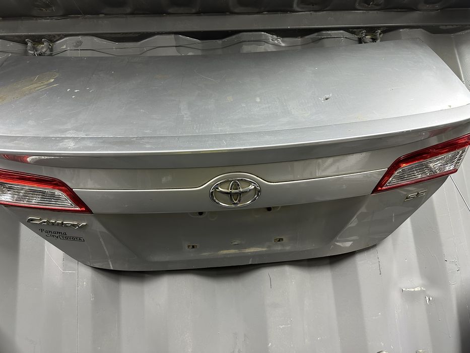 Кришка багажника Камри 50