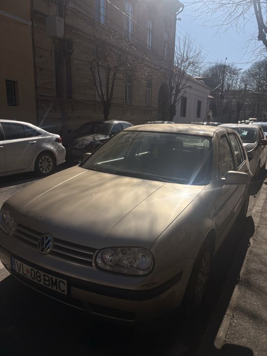 Vand golf 4 1.6 benzina 550€ negociabil