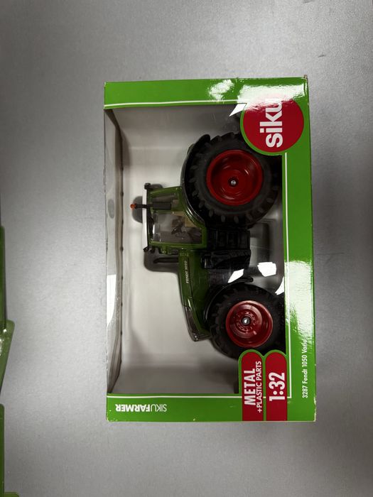 Трактори, комбайни,строителна техника и инвентар Bruder, Siku, Wiking