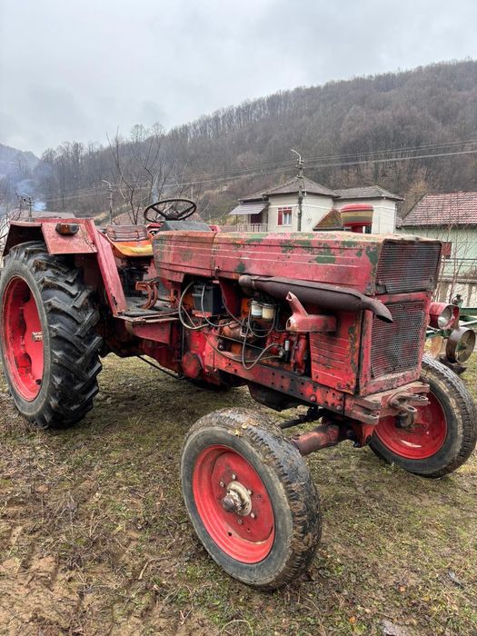 Vând Tractor U 650 și plug