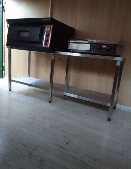 Продам диваны, столы для кафе ресторанов.