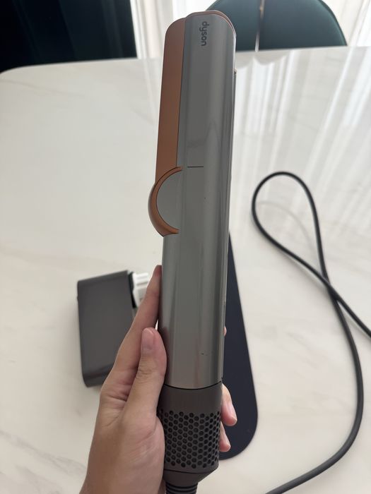 Dyson фен - выпрямитель