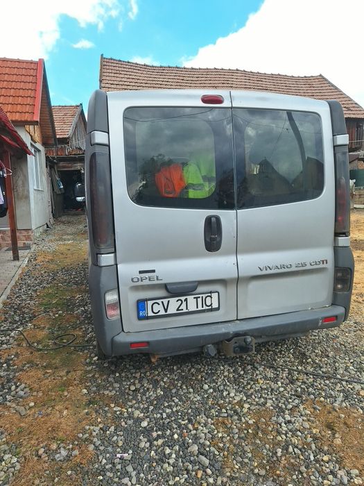 Vând mașină opel vivaro