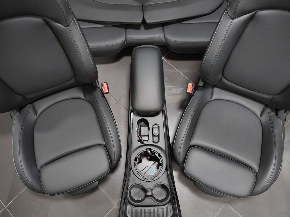 Като Ново Черен Спортен Кожен Салон Mini Clubman F54 Комплект