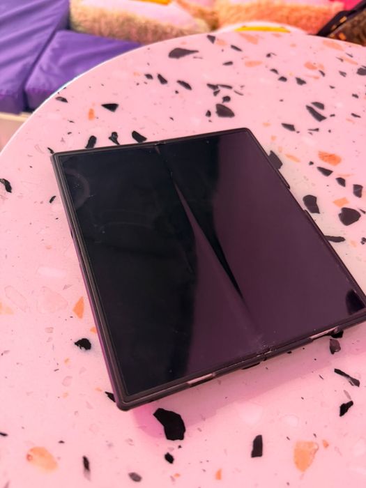 Продам samsung Fold 7 на 512гб