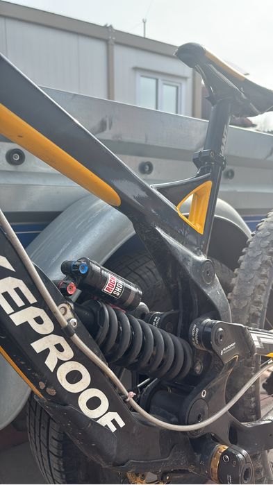 Bicicleta Nukeproof downhill