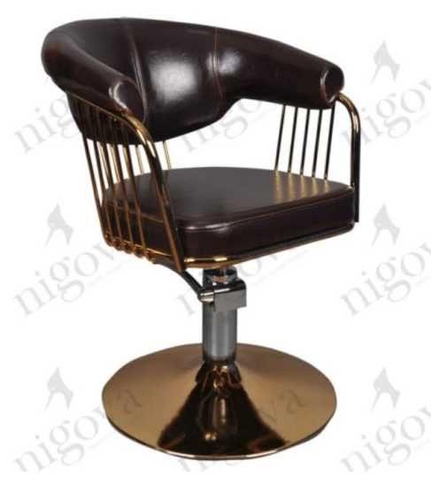 Работно място за фризьор. Огледало