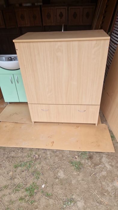 Vând mobilă,saltele, uși