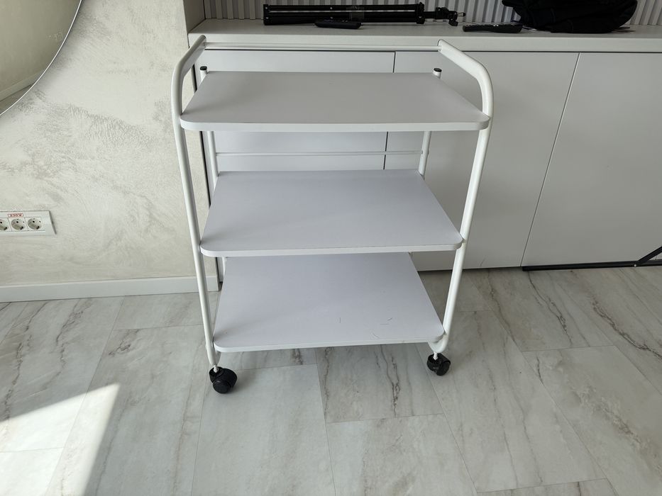 Masa si scaun pentru salon