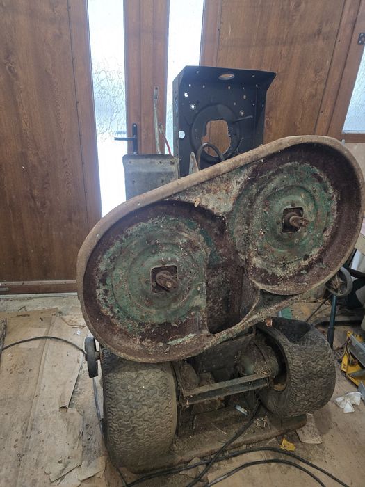 Tractor tuns iarba defect de piese