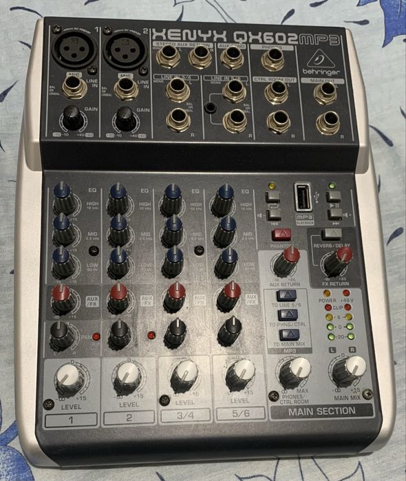 Mixer Behringer Xenyx QX602 MP3