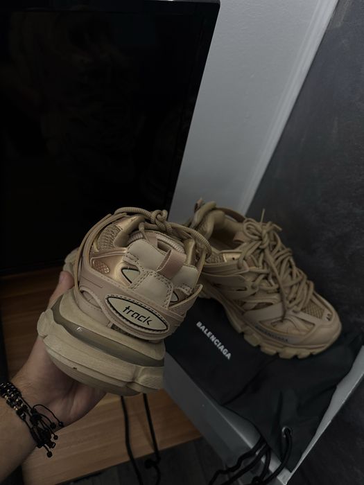 Balenciaga track Bej