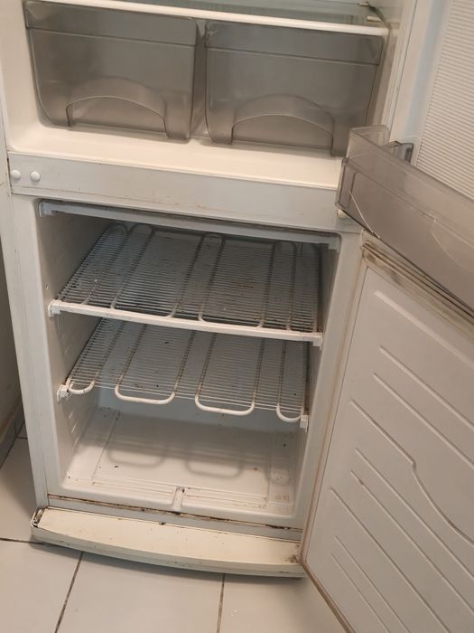 Продам рабочий б/у холодильник.