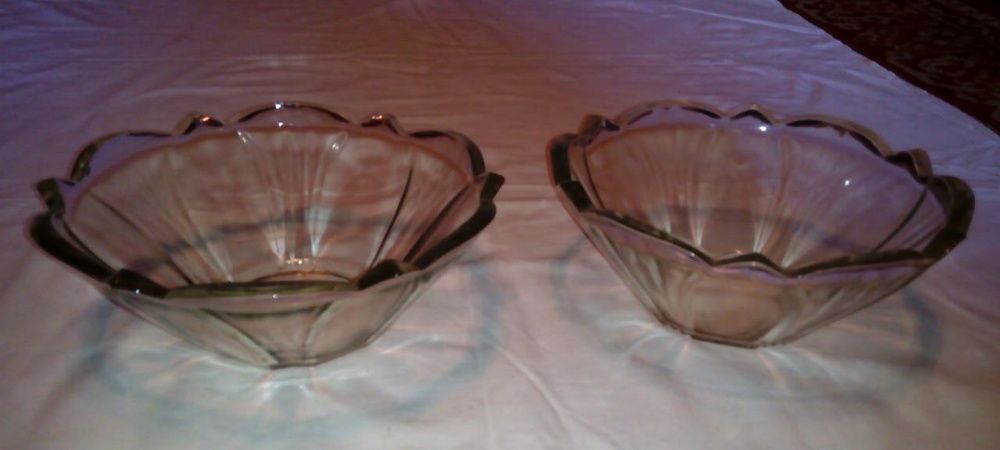 Продам две стеклянные салатницы диаметром 23 см советского пр-ва.