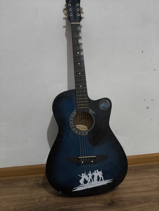 Гитара срочно 10000тг самовывоз