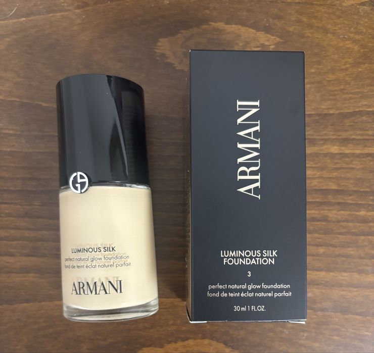 Фон дьо тен на Giorgio Armani Luminous Silk флуид