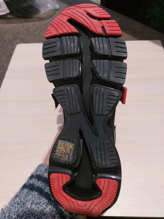 Новые кросовки размер 40