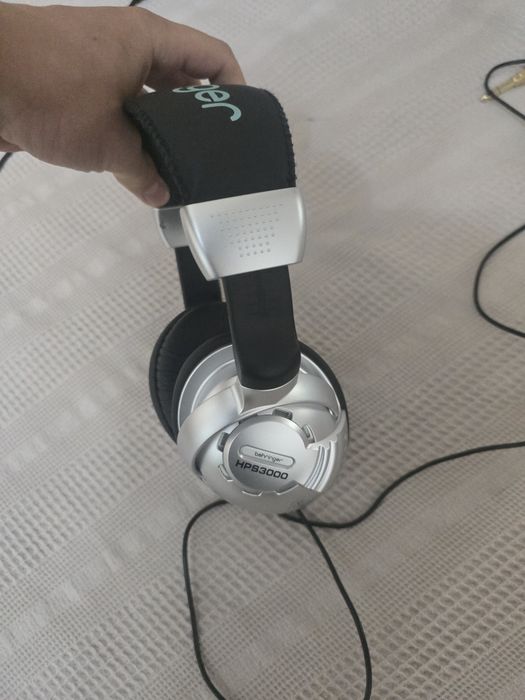 Срочно почти новое:аудиокарта Behringer U-Phoria UM2 и наушники HPS300