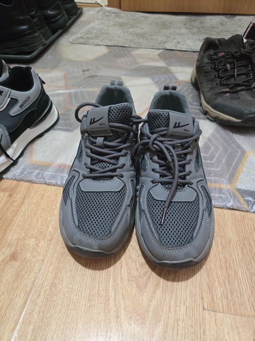 Продам кросовки спортивные для бега warrior