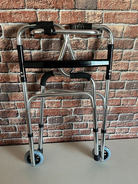 Ходунки для взрослых с колесами