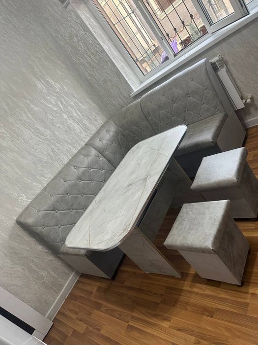 Кухини угалок+ стол + пуфик