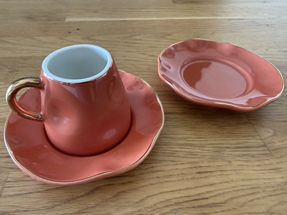 Farfuriute si ceașcă cafea