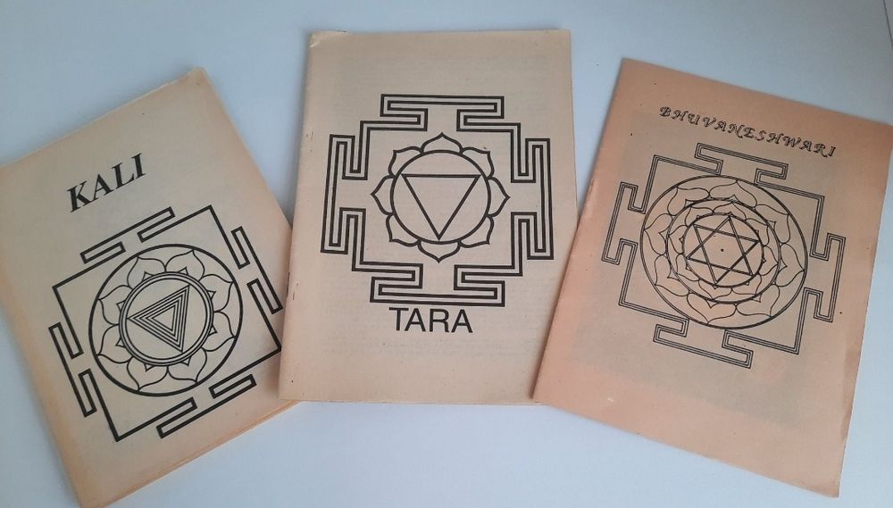 Kali, Tara și Bhuvaneswari - broșuri
