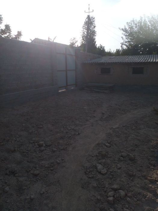 Ховли сотилади Жомбой Газирида срочно сотилади