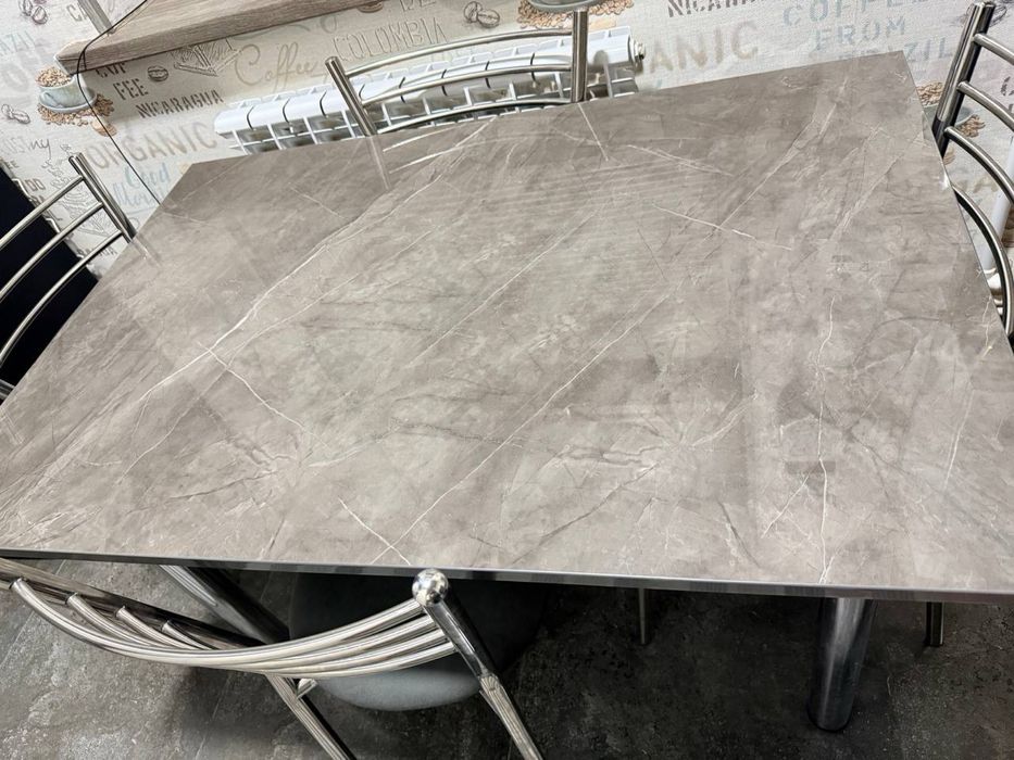 Продается кухонный стол