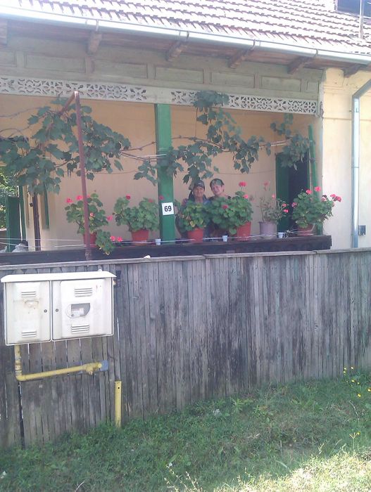 Vând casă in Băbeni Romani lângă biserică