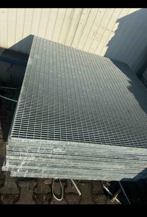 Gratare zincate la diferite dimensiuni debitam la dimensiunea dorită d