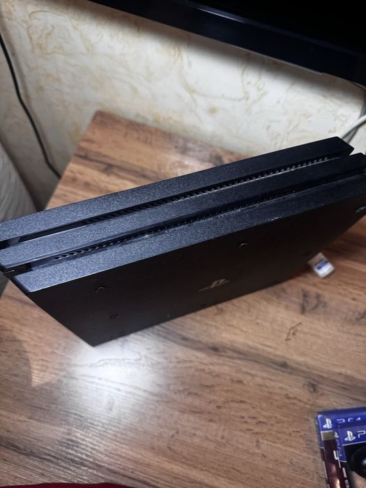 Ps 4 pro 1 tb хорошим состояние