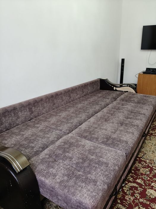 Продаю диван в хорошем состояний