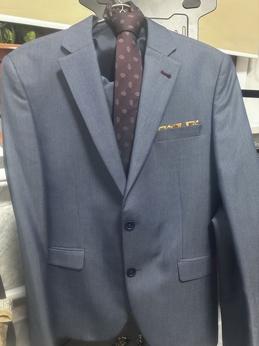 Продам косюм продам костюм