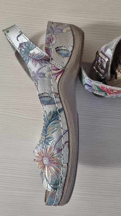 Удобни равни дамски сандали