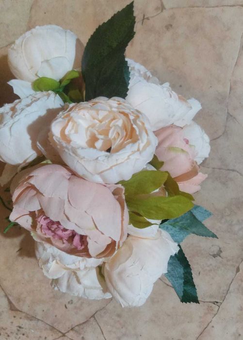 Цветы искусственные 100тг.